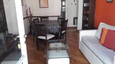 Departamento en alquiler en Mar del Plata. 3 ambientes, 2 baños y capacidad de 5 a 7 personas. A 400 m de la playa