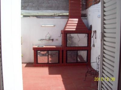 Departamento en alquiler en Mar del Plata. 2 ambientes, 1 baño y capacidad de 2 a 4 personas. A menos de 50 m de la playa