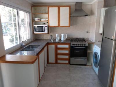 Departamento en alquiler en Mar del Plata. 2 ambientes, 1 baño y capacidad de 2 a 4 personas. A 150 m de la playa