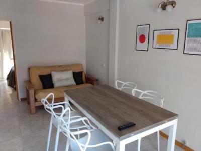 Departamento en alquiler en Mar del Plata. 2 ambientes, 1 baño y capacidad de 2 a 4 personas. A 150 m de la playa