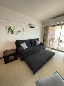 Departamento en alquiler en Mar del Plata. 3 ambientes, 2 baños y capacidad 6 personas. A menos de 50 m de la playa