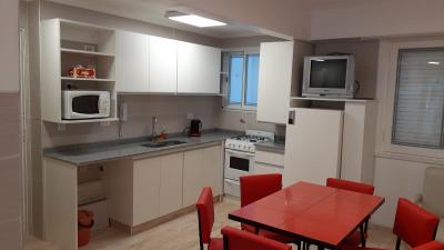 Departamento en alquiler en Mar del Plata. 2 ambientes, 1 baño y capacidad de 2 a 4 personas. A 50 m de la playa