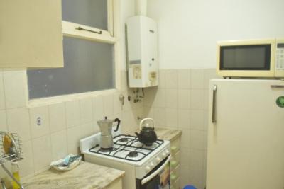 Departamento en alquiler en Mar del Plata. 2 ambientes, 1 baño y capacidad de 2 a 3 personas. A 250 m de la playa
