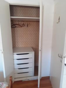 Departamento en alquiler en Mar del Plata. 4 ambientes, 1 baño y capacidad de 4 a 6 personas. 