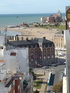 Departamento en alquiler en Mar del Plata. 2 ambientes, 1 baño y capacidad de 3 a 5 personas. A 200 m de la playa