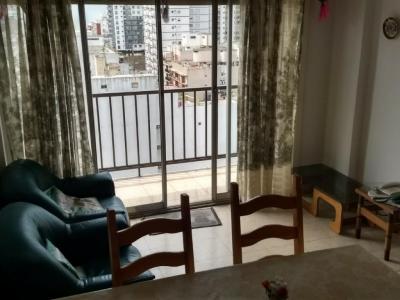 Departamento en alquiler en Mar del Plata. 2 ambientes, 1 baño y capacidad de 3 a 5 personas. A 200 m de la playa