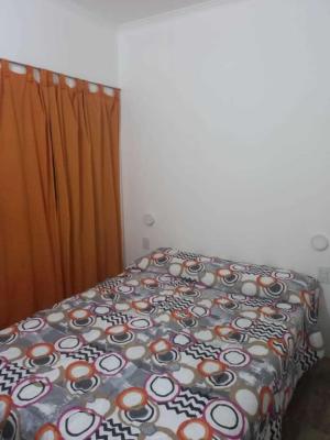 Departamento en alquiler en Mar del Plata. 2 ambientes, 1 baño y capacidad de 3 a 5 personas. A 200 m de la playa