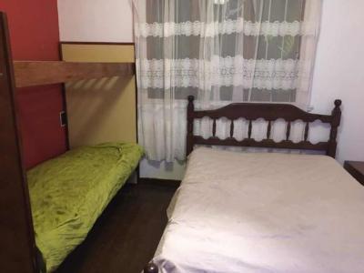 Casa en alquiler en Mar del Plata. 6 ambientes, 2 baños y capacidad de 15 a 16 personas. 