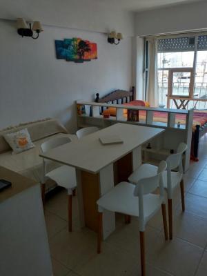 Departamento en alquiler en Mar del Plata. 1 ambientes, 1 baño y capacidad de 1 a 3 personas. A 100 m de la playa