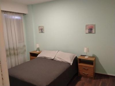 Departamento en alquiler en Mar del Plata. 3 ambientes, 1 baño y capacidad de 3 a 5 personas. A 50 m de la playa