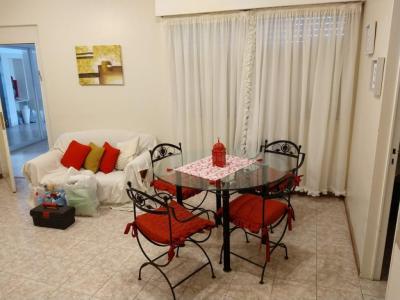 Departamento en alquiler en Mar del Plata. 3 ambientes, 1 baño y capacidad de 3 a 5 personas. A 50 m de la playa