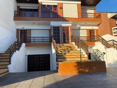 Complejo de Duplex en alquiler en Mar del Plata. 3 ambientes, 1 baño y capacidad de 4 a 6 personas. A 100 m de la playa