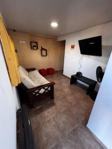 Casa en alquiler en Mar del Plata. 3 ambientes, 2 baños y capacidad de 4 a 7 personas. 