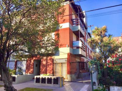 Departamento en alquiler en Mar del Plata. 2 ambientes, 1 baño y capacidad de 2 a 4 personas. A 200 m de la playa