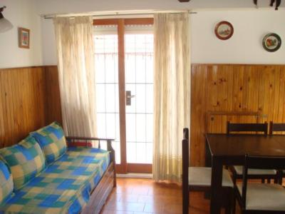 Departamento en alquiler en Mar del Plata. 2 ambientes, 1 baño y capacidad de 2 a 4 personas. A 200 m de la playa