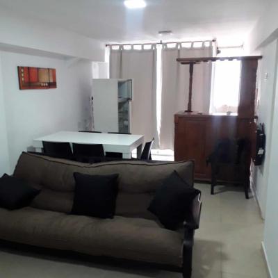 Departamento en alquiler en Mar del Plata. 3 ambientes, 2 baños y capacidad de 4 a 6 personas. A 400 m de la playa