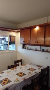 Departamento en alquiler en Mar del Plata. 3 ambientes, 1 baño y capacidad de 1 a 5 personas. 