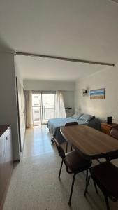 Departamento en alquiler en Mar del Plata. 1 ambientes, 1 baño y capacidad de 2 a 4 personas. A 200 m de la playa