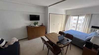 Departamento en alquiler en Mar del Plata. 1 ambientes, 1 baño y capacidad de 2 a 4 personas. A 200 m de la playa