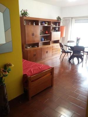 Departamento en alquiler en Mar del Plata. 2 ambientes, 1 baño y capacidad de 2 a 4 personas. A 200 m de la playa