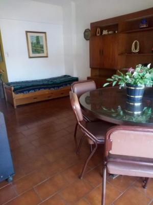 Departamento en alquiler en Mar del Plata. 2 ambientes, 1 baño y capacidad de 2 a 4 personas. A 200 m de la playa