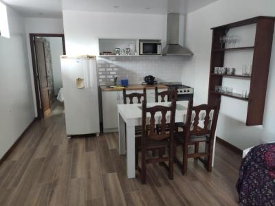 Casa en alquiler en Mar del Plata. 2 ambientes, 1 baño y capacidad de 1 a 3 personas. 