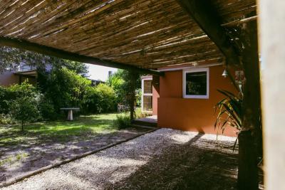 Casa en alquiler en Mar del Plata. 4 ambientes, 1 baño y capacidad de 1 a 5 personas. 