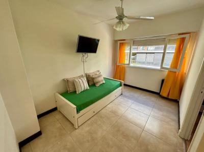 Departamento en alquiler en Mar del Plata. 2 ambientes, 1 baño y capacidad de 1 a 4 personas. A 300 m de la playa