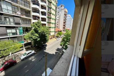 Departamento en alquiler en Mar del Plata. 2 ambientes, 1 baño y capacidad de 1 a 4 personas. A 300 m de la playa