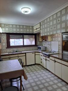 Chalet en alquiler en Mar del Plata. 4 ambientes, 2 baños y capacidad de 3 a 6 personas. 