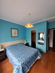 Chalet en alquiler en Mar del Plata. 4 ambientes, 2 baños y capacidad de 3 a 6 personas. 